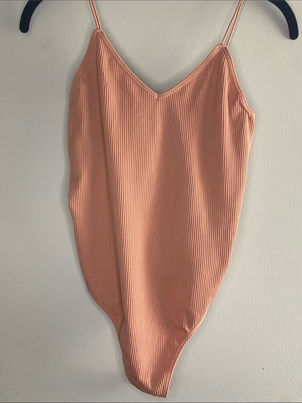 Colsie Peach Ribbed V-Neck Spaghetti Strap thong Bodysuit - size M